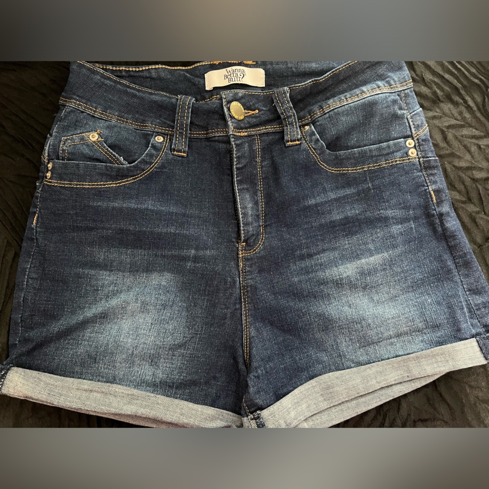 Wanna betta butt shorts